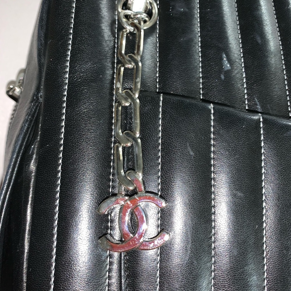 CHANEL black quilted lambskin CAMERA BAG purse - Picture 6 of 16